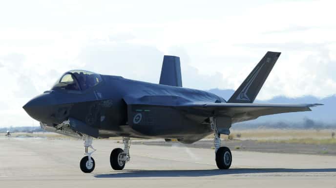 속보! 트럼프, 베네수엘라 딥스테이트 카르텔 기지 파괴 위해 F-35 전투기 투입 – 엘리트 밀매 터널과 중국 공산당 연구소, 곧 지도에서 사라질 듯!