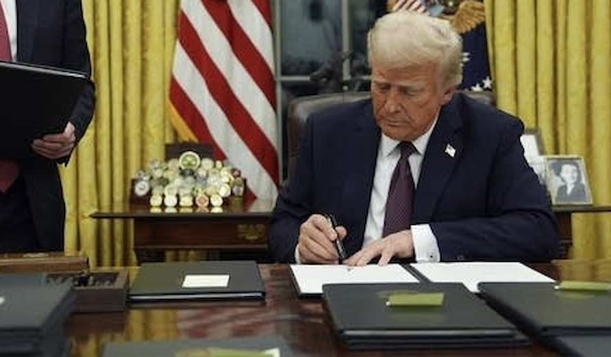 속보! 미국 역사상 최대 규모의 관료주의 붕괴가 지금 일어나고 있습니다: 트럼프의 9월 대대적인 숙청으로 연방 직원 27만 5천 명이 사라졌습니다. 딥 스테이트의 운영 시스템 전체가 삭제되고, 정부 전체 폐쇄가 임박했습니다!