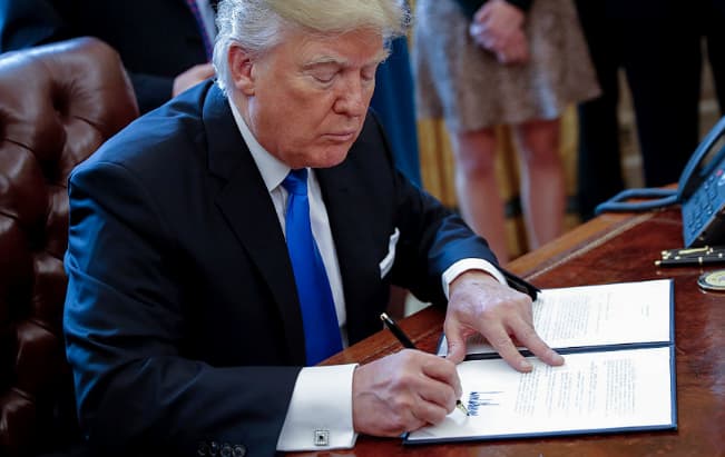 금융 대재앙! 트럼프, 엘리트 금융 제국의 몰락을 막기 위해 모든 미국인을 위한 QFS 지급을 시행한다!